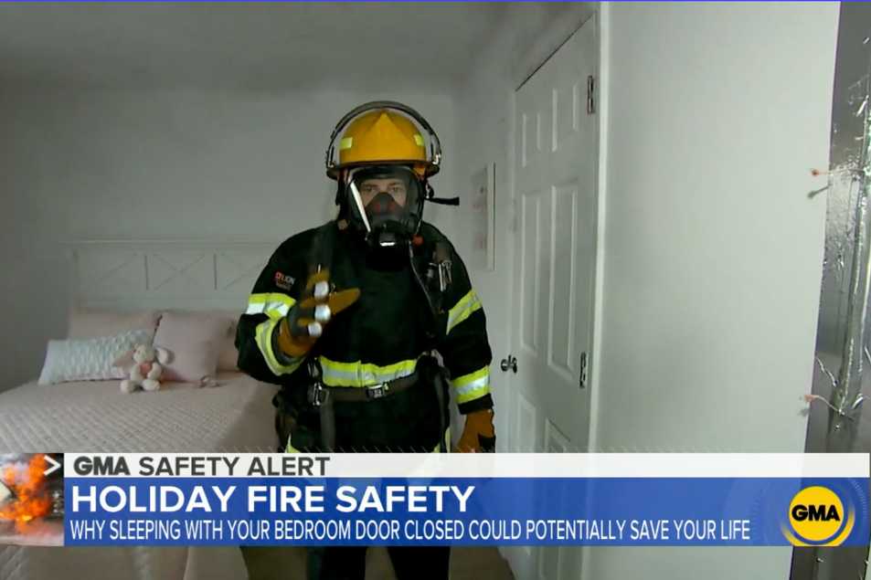 Thanksgiving cooking fire safety demonstration Close Your Door